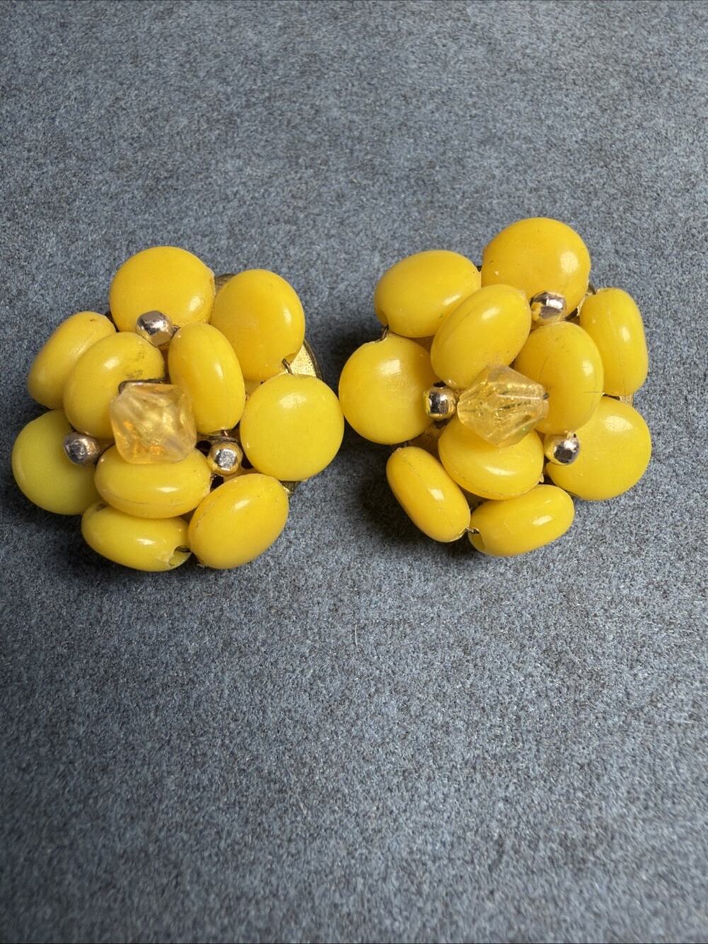 Vtg Yellow Pop Art Cluster of Grapes Clip-on Earrings